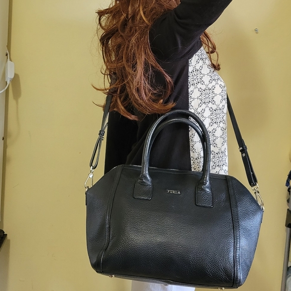 Like new!Furla Black Pebbled Leather Crossbody/Shoulder Bag - Picture 2 of 13